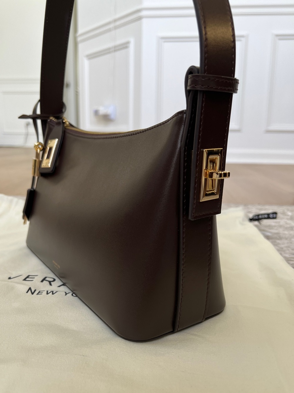 Verafied Dark Chocolate Brown Leather Shoulder Bag with Gold Hardware - Picture 4 of 6